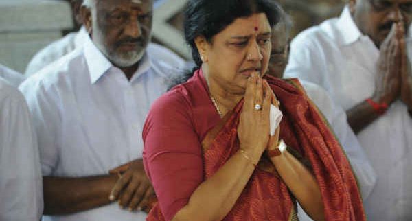 சசிகலா, முதல்வர் ஒ.பி.எஸ்