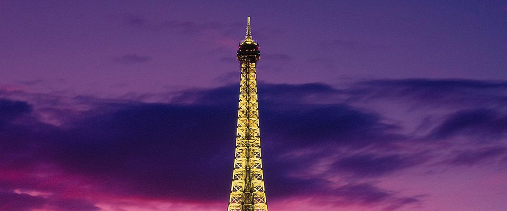 பிரான்சில் ஈஃபிள் கோபுரத்தை