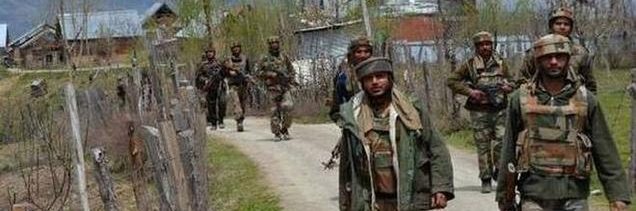 காஷ்மீரில் கூட்டு காவல்துறை மற்றும் ராணுவப் படையினர்