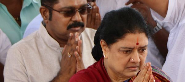 அதிமுகவின் அடிப்படை உறுப்பினர் சசிகலா