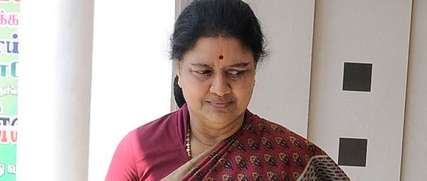 சசிகலா உள்ளிட்டோர்