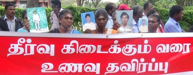 வவுனியாவில் காணாமல் ஆக்கப்பட்டோரின் உறவுகள்