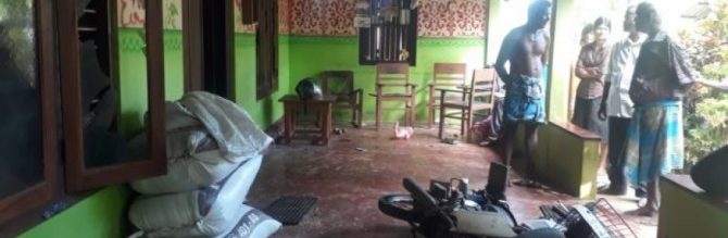 இன்று யாழில் வாள்வெட்டுக்குழு அட்டகாசம்