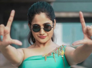 முதன்முறையாக ஷுட்டிங் ஸ்பாட்டில் லாஸ்லியா !