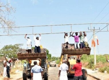 மன்னாரில் தீவிரமாக அமைக்கப்பட்டுவரும் வளைவு!